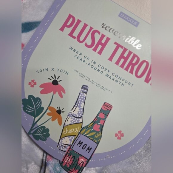 Envogue Plush Throw with Floral & Wine Bottles Design. Perfect for chilly nights - Picture 3 of 7